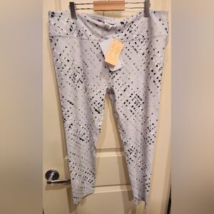 Fabletics Speckled Leggings in Black, Grey, White & Green